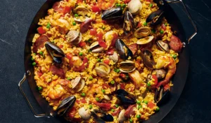 Si te bejme paella me fruta deti – receta tradicionale spanjolle nga Valencia
