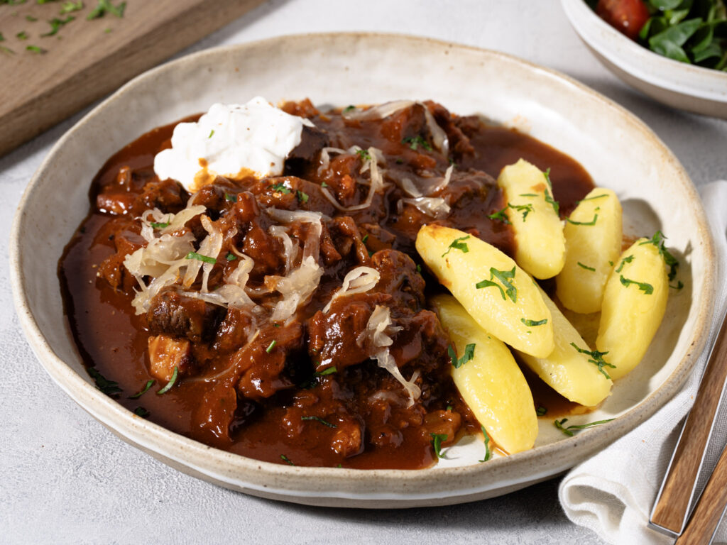 Supe tradicionale gjermane Gulasch